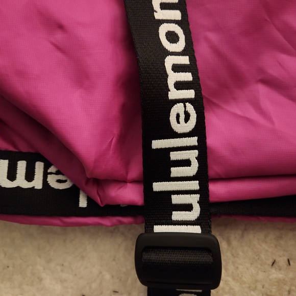 LULULEMON The Rest is Written Tote in Highlight Purple NWOT - Picture 16 of 16